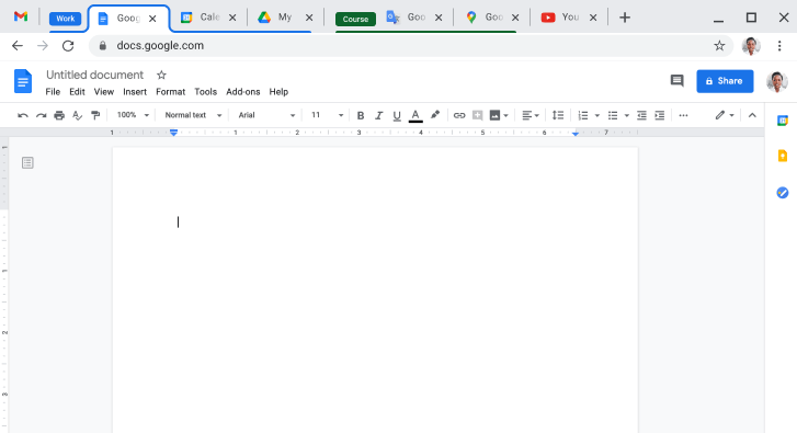 Chrome-Browserfenster, in dem mehrere Tabs zu einer Tabgruppe zusammengefasst sind.
